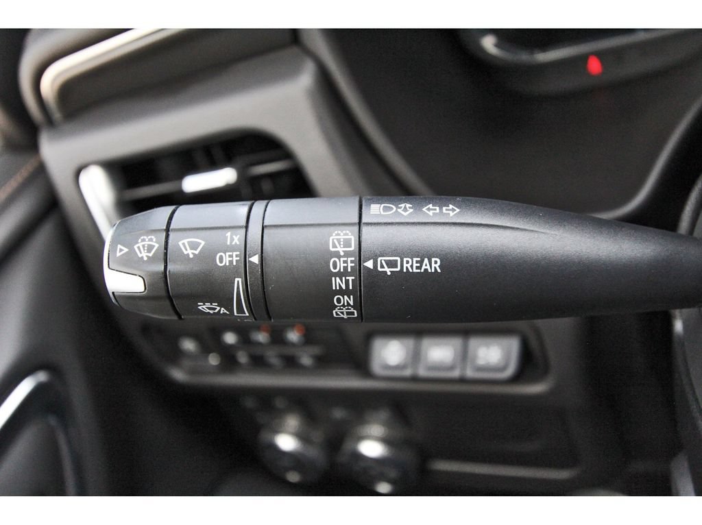 Used 2024 GMC Yukon AT4 w/ AT4 Premium Package AWD/4WD image 19