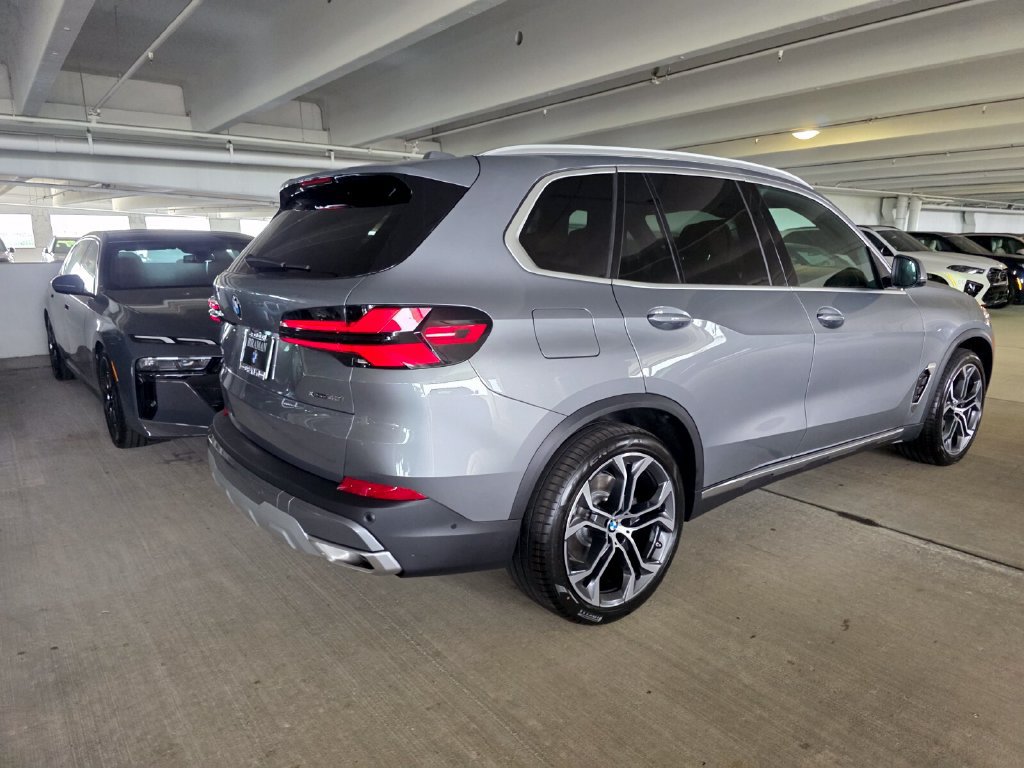 New 2026 BMW X5 xDrive40i w/ Climate Comfort Package AWD/4WD image 4