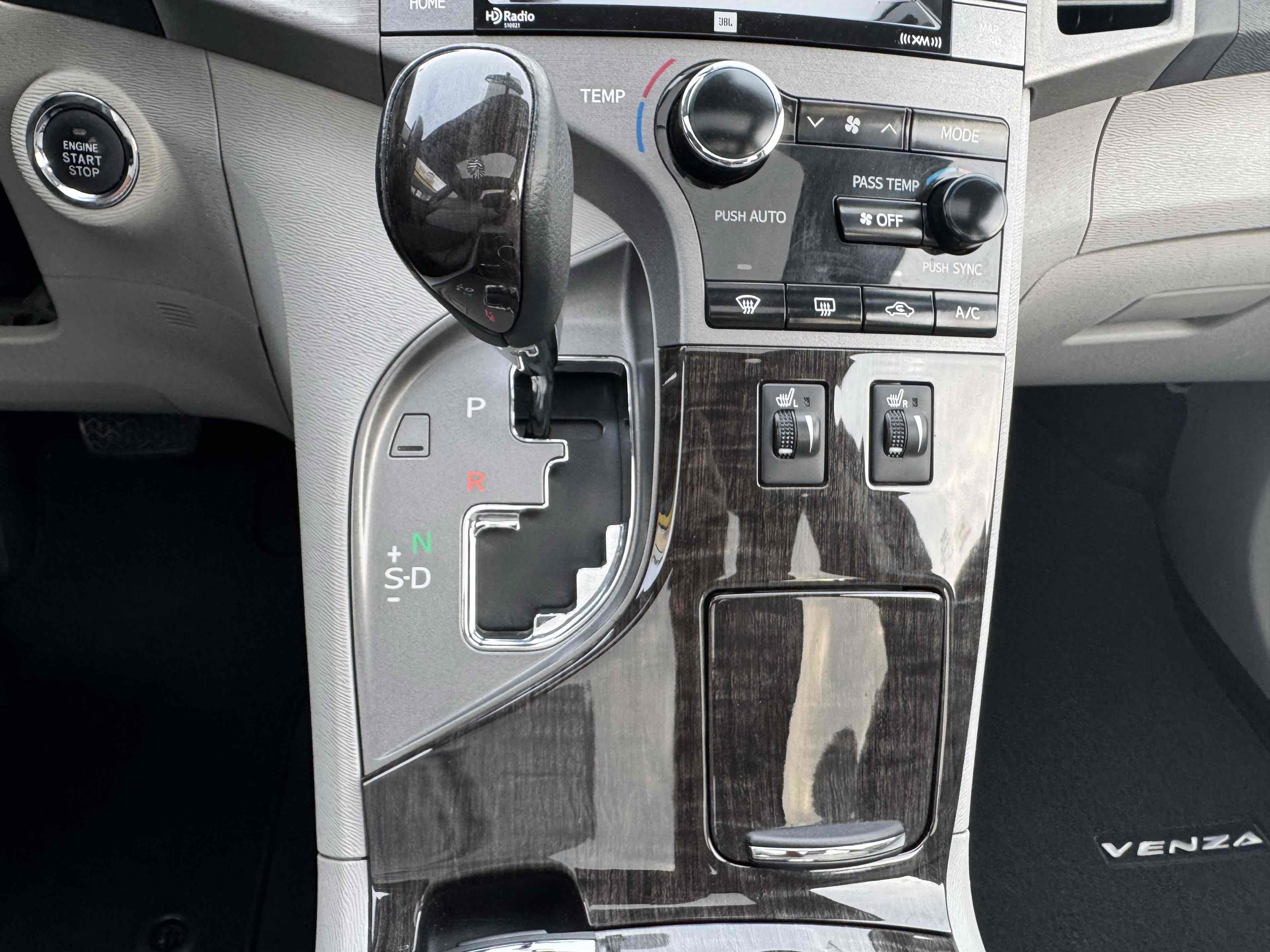 Used 2015 Toyota Venza XLE w/ XLE Premium Package image 27