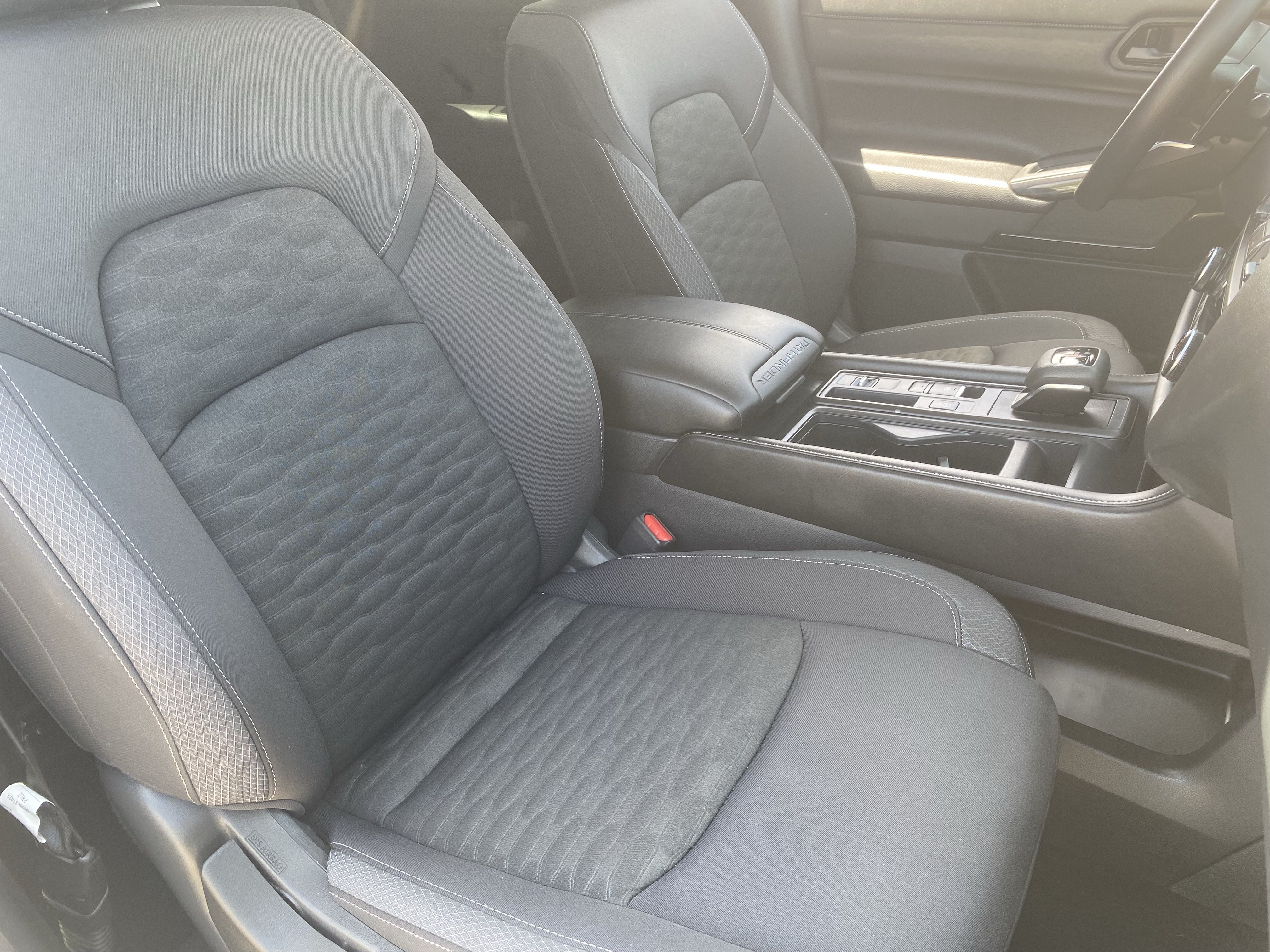 Used 2025 Nissan Pathfinder S FWD image 9