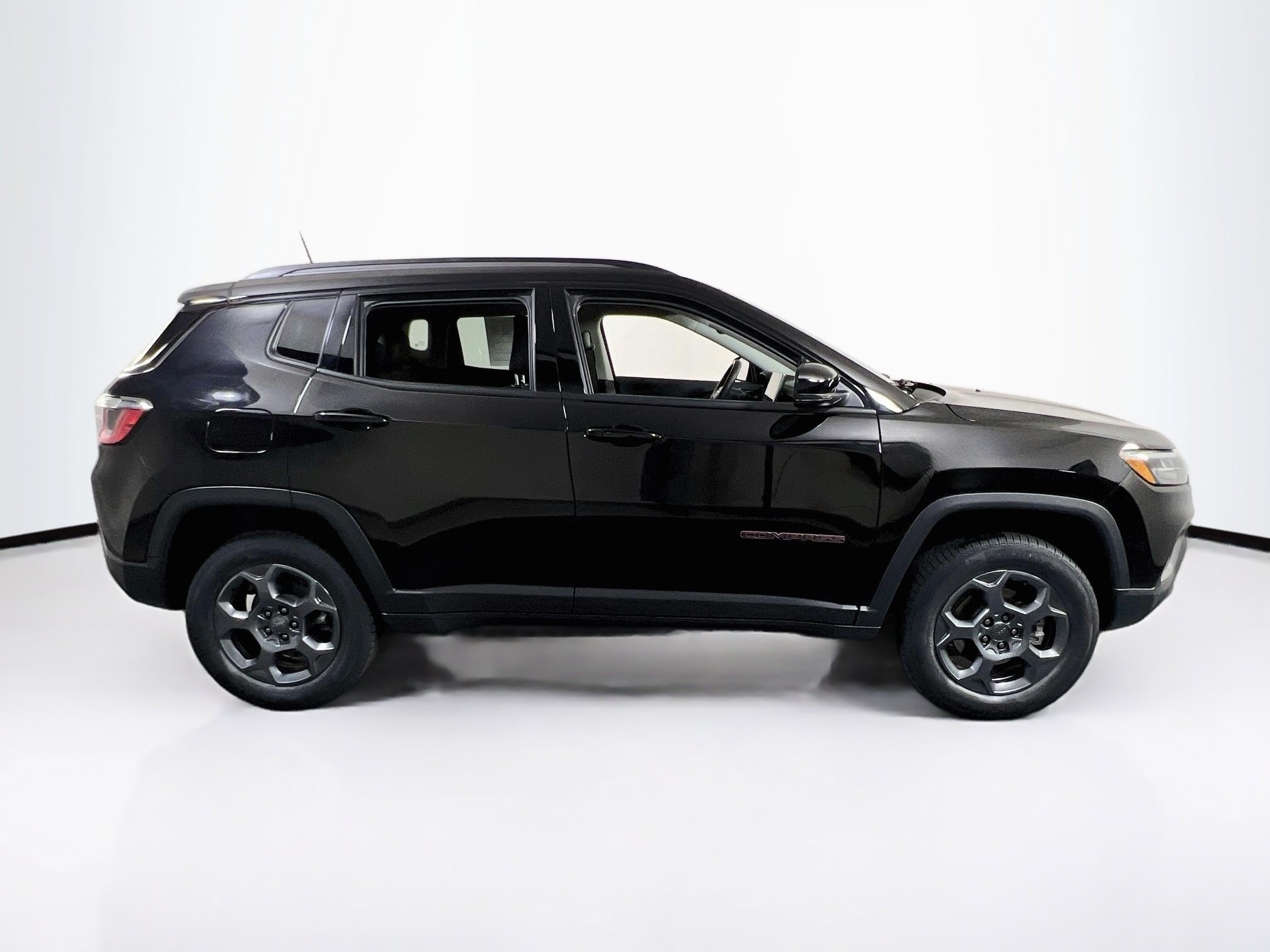 Used 2022 Jeep Compass Trailhawk w/ Trailhawk Convenience Group AWD/4WD image 4