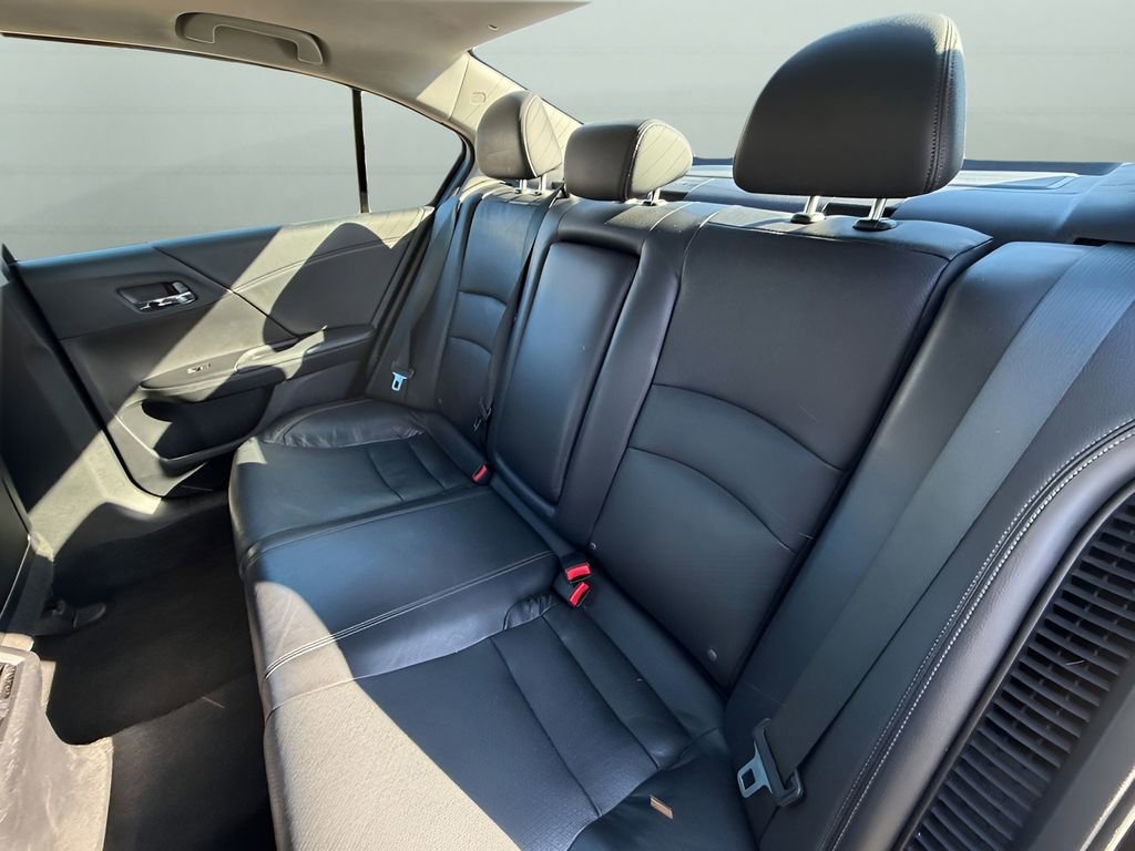 Used 2014 Honda Accord Touring image 16
