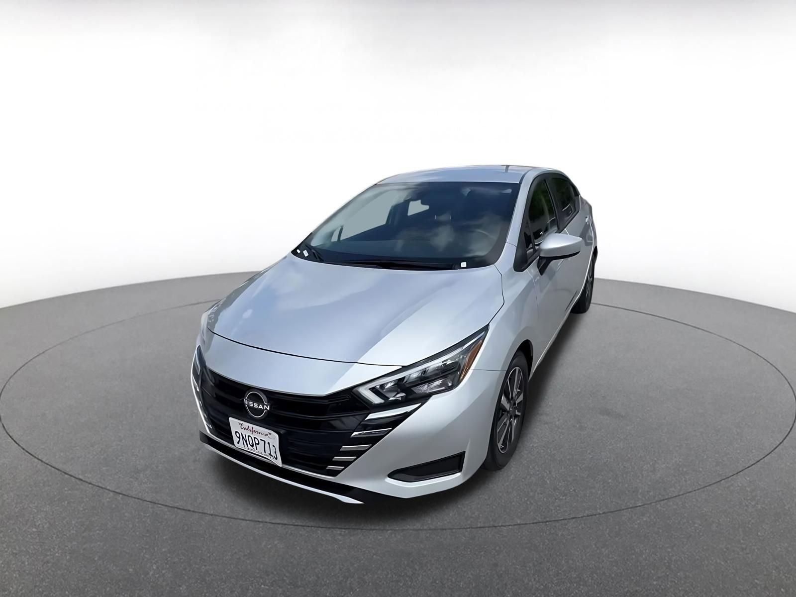 Used 2025 Nissan Versa SV image 7