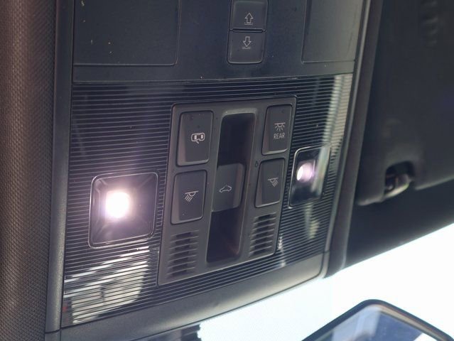 Used 2021 Volkswagen Tiguan SE R-Line image 34