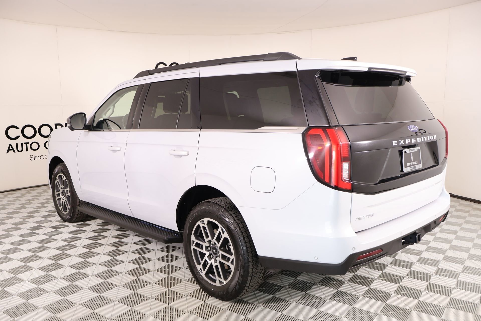 Used 2025 Ford Expedition Active AWD/4WD image 23