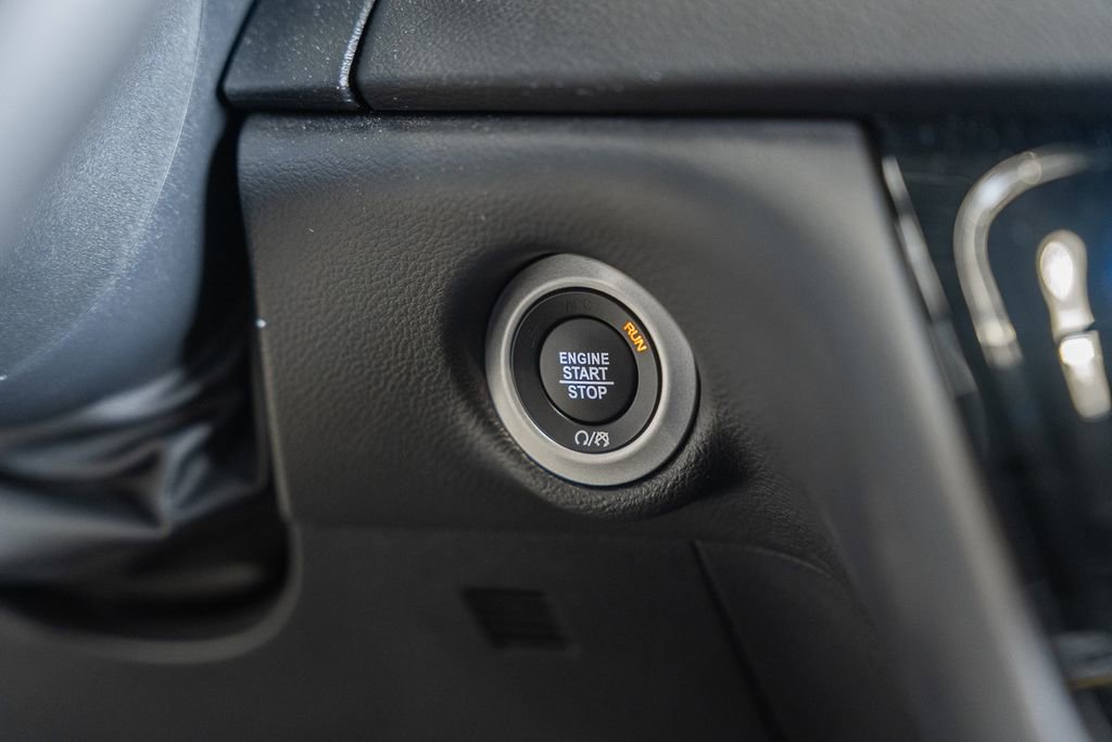 Used 2025 Chrysler Pacifica Select image 28