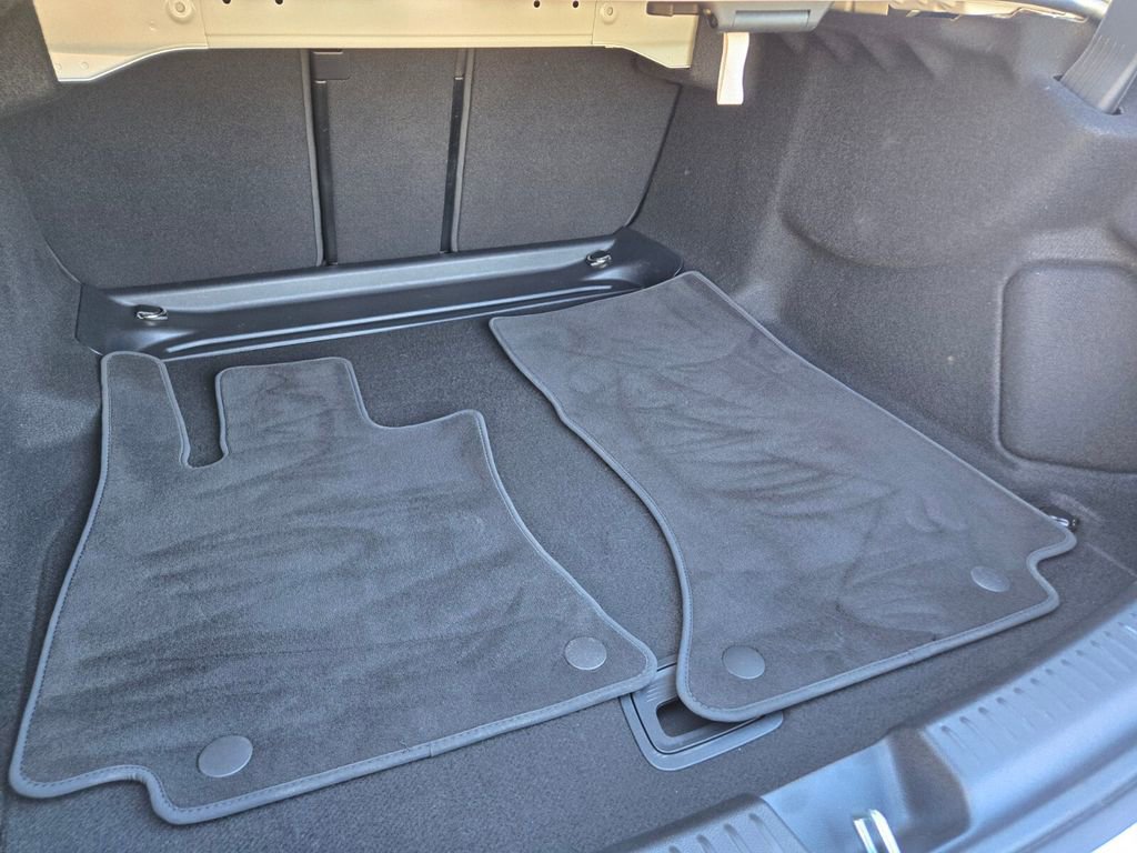 Used 2025 Mercedes-Benz E 350 Sedan image 13