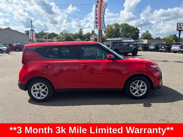 Used 2022 Kia Soul LX w/ Technology Package FWD image 2