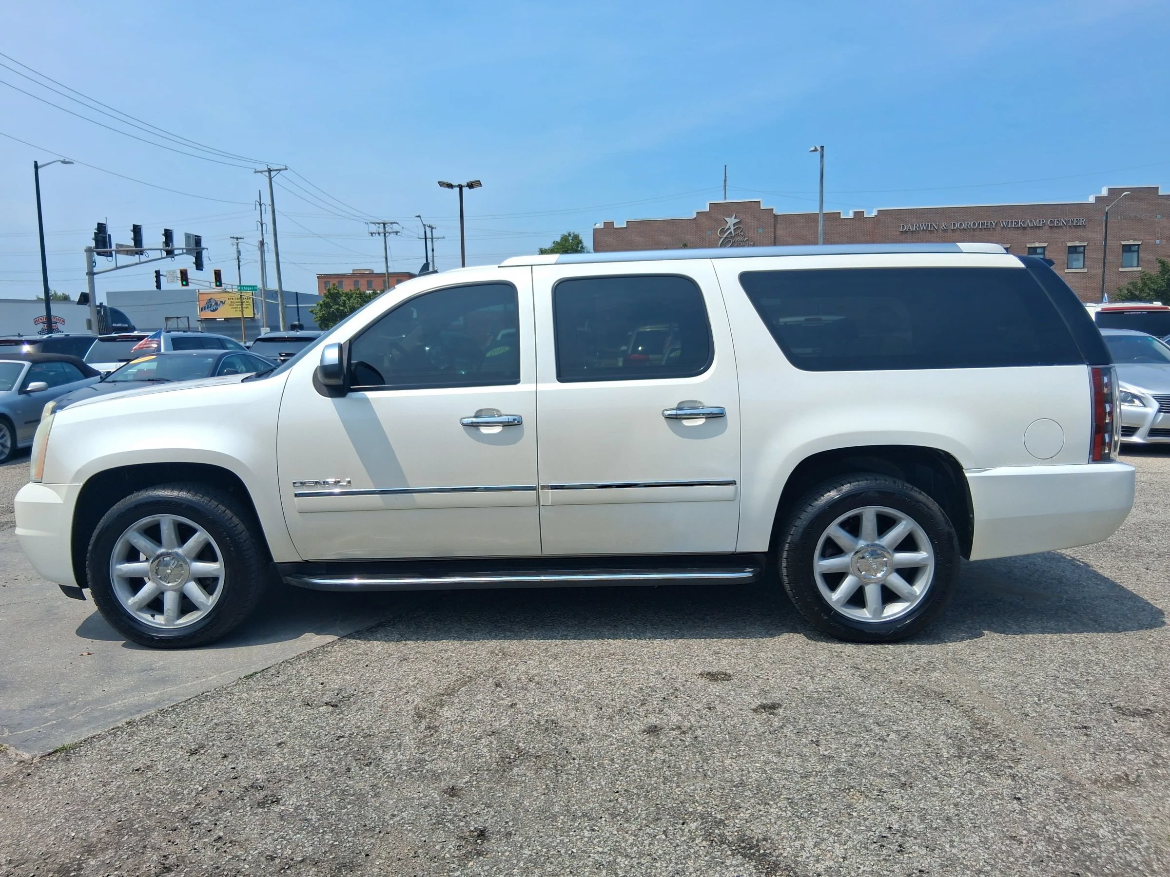 Used 2012 GMC Yukon XL Denali AWD/4WD image 3