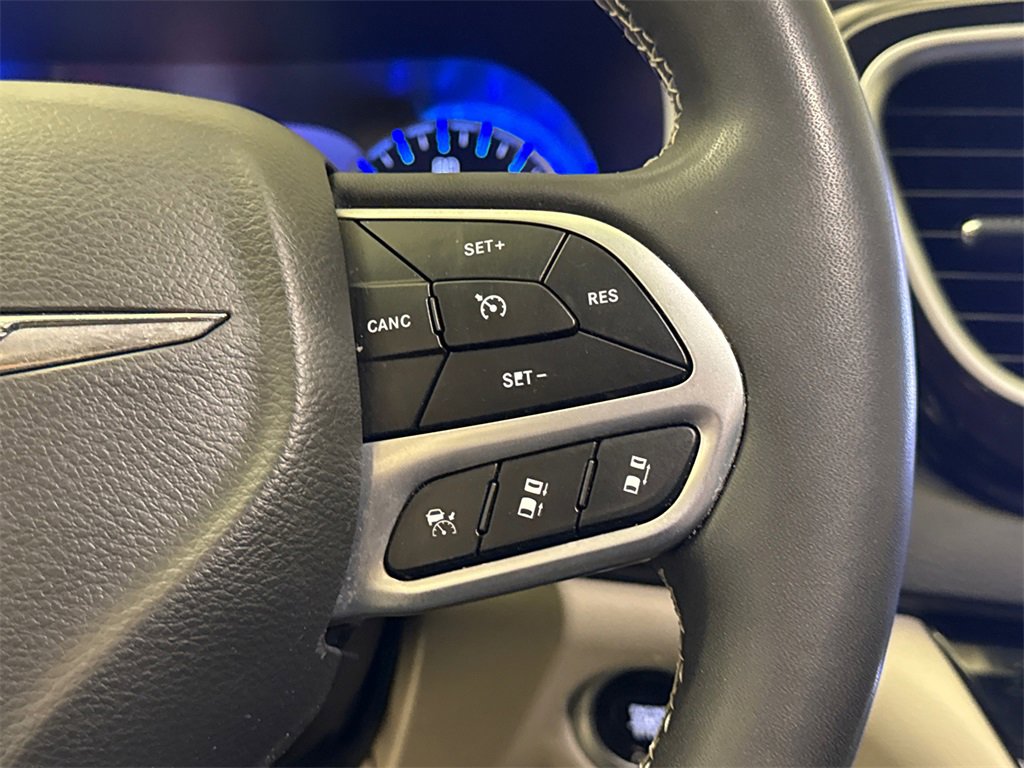 Used 2022 Chrysler Pacifica Touring-L image 30