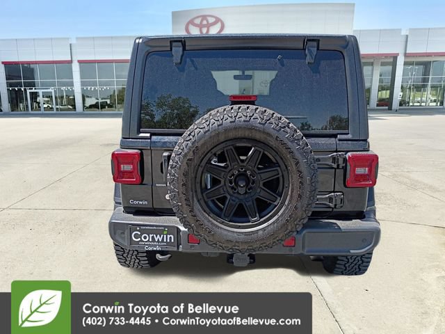 Used 2018 Jeep Wrangler Unlimited Sahara AWD/4WD image 4