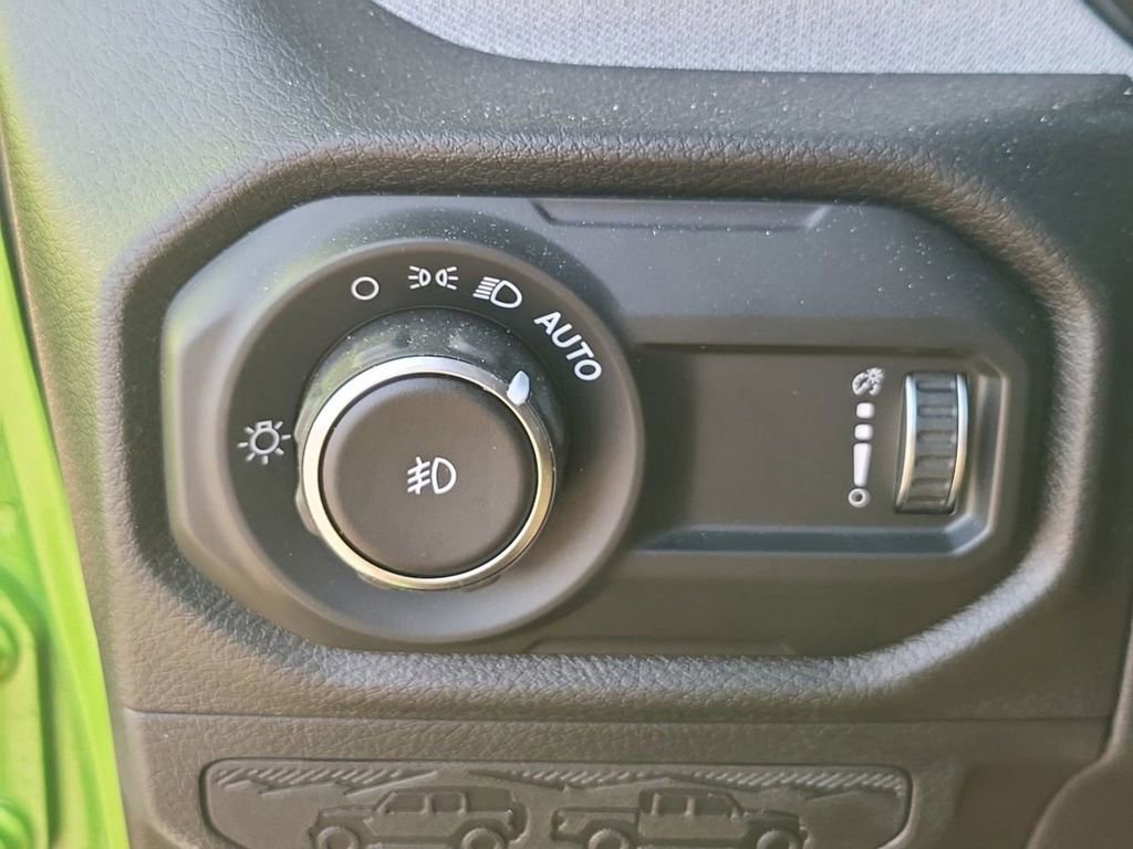 Used 2025 Jeep Wrangler Sport image 23