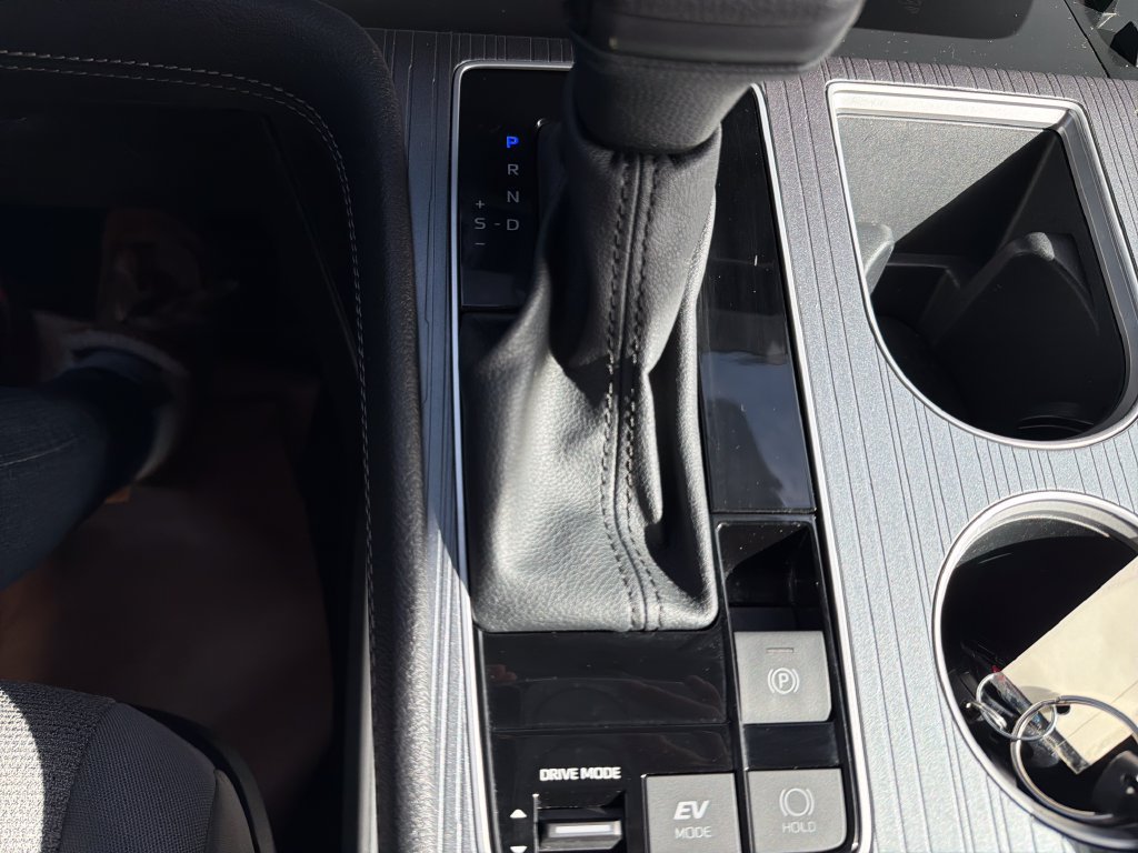 Used 2025 Toyota Sienna LE FWD image 25