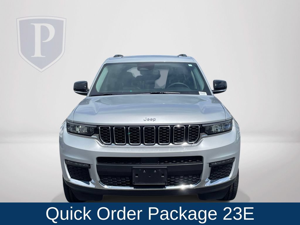Used 2023 Jeep Grand Cherokee L Limited AWD/4WD image 3