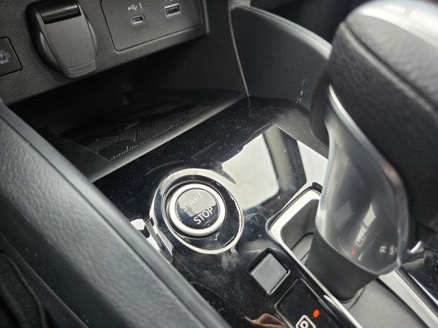 New 2025 Nissan Versa SR w/ Trunk Package image 23