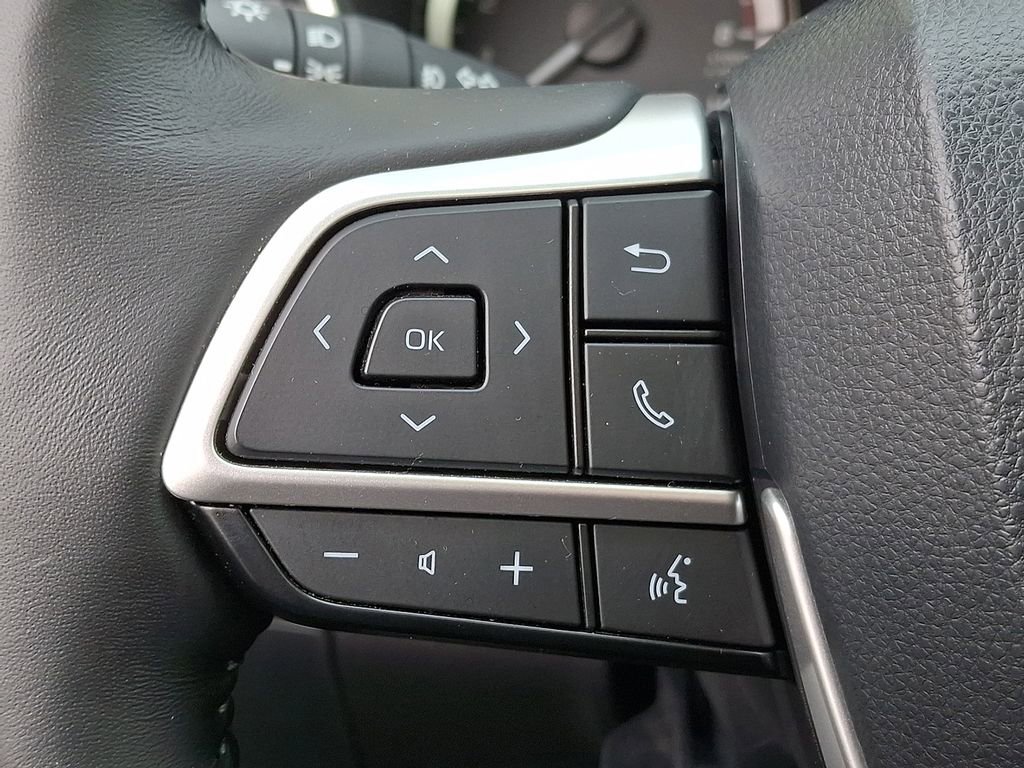 Used 2024 Toyota Highlander XLE image 19