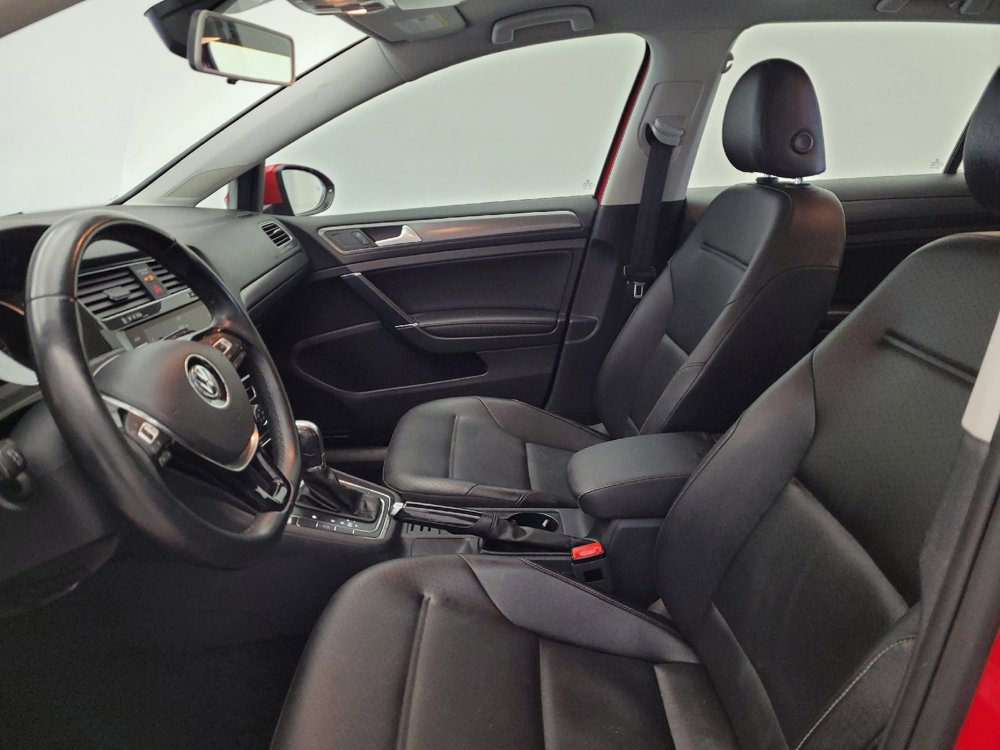 Used 2019 Volkswagen Golf SE image 17