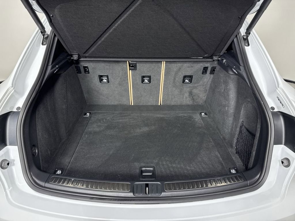 Certified 2025 Porsche Macan image 21