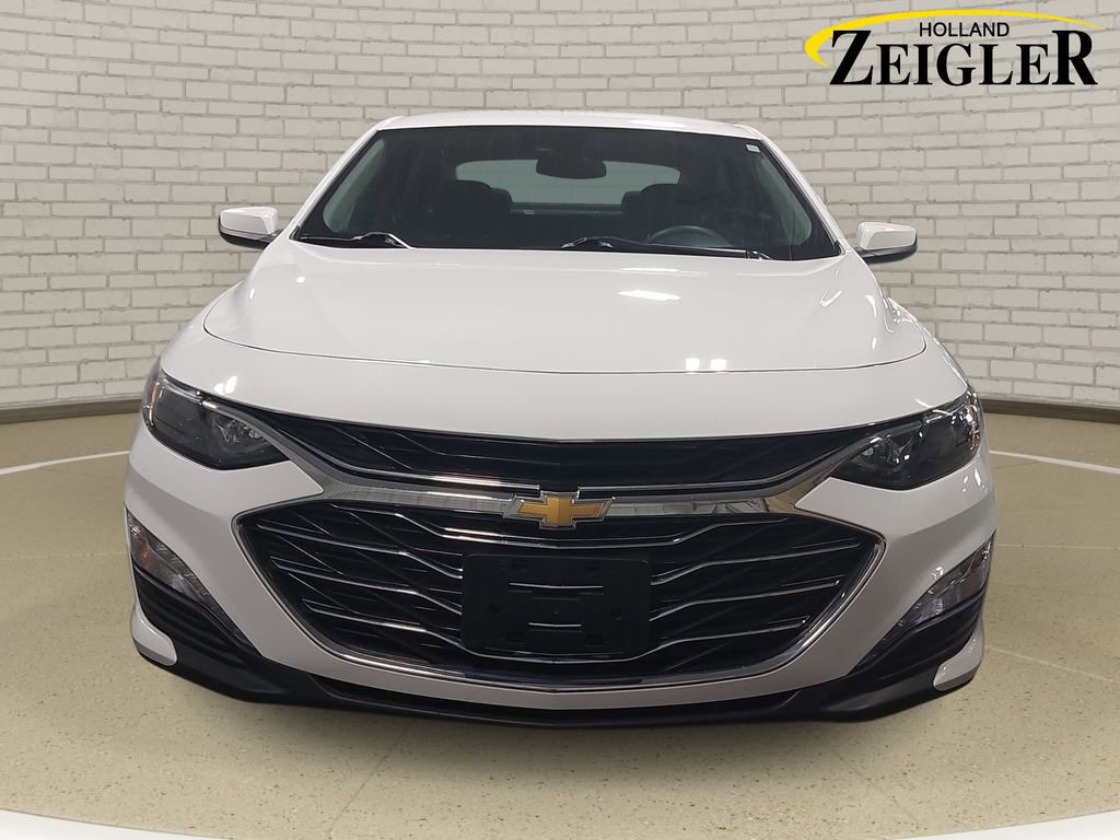 Used 2024 Chevrolet Malibu LT FWD image 2