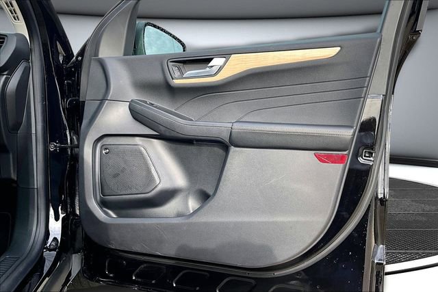 Used 2022 Ford Escape Titanium w/ Titanium Elite Package image 27