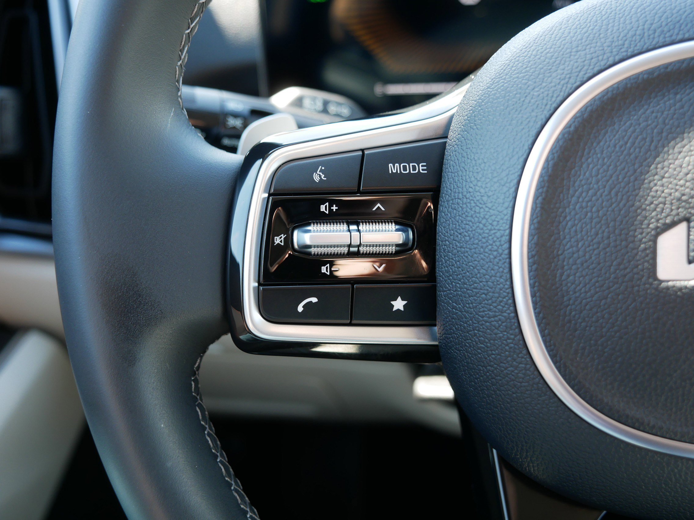 Certified 2025 Kia Sorento EX w/ EX Panoramic Sunroof Package image 31