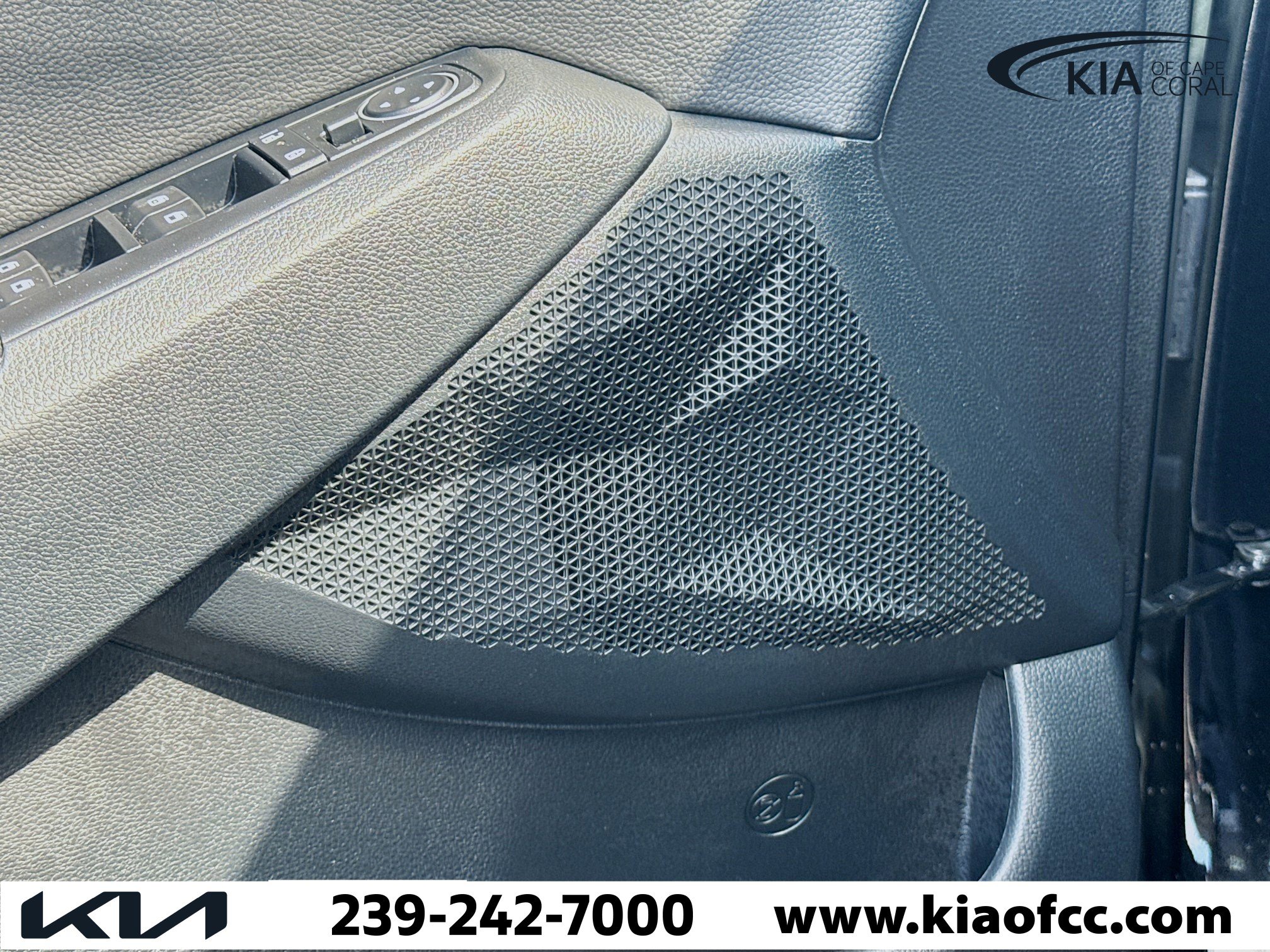 Certified 2025 Kia Seltos EX w/ EX Sunroof Package image 22