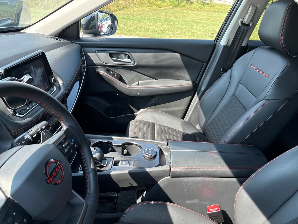 Used 2025 Nissan Rogue SV w/ Rock Creek Premium Package AWD/4WD image 6