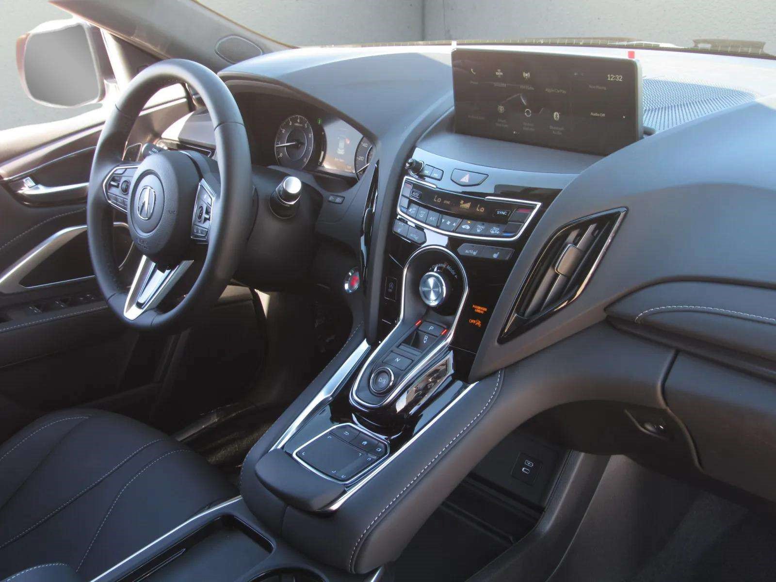 Used 2025 Acura RDX SH-AWD image 10