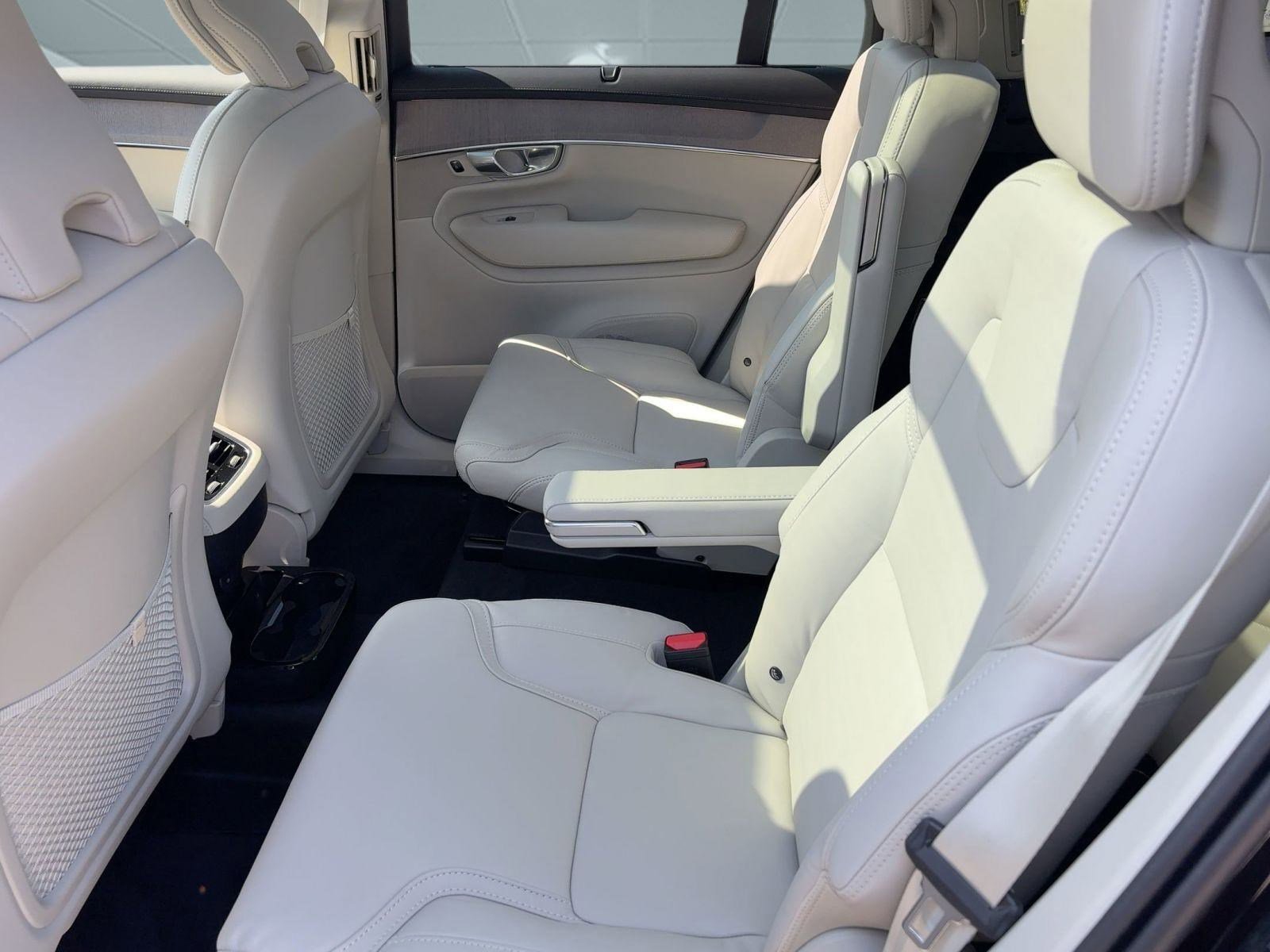 New 2026 Volvo XC90 B6 Ultra w/ Protection Package image 26