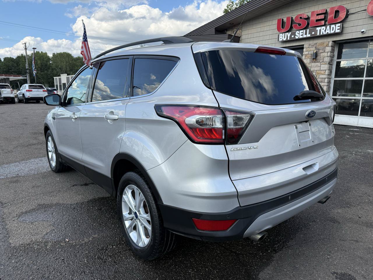 Used 2017 Ford Escape SE w/ SE Leather Comfort Package FWD image 8