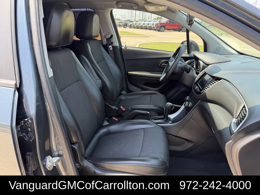Used 2021 Chevrolet Trax LT w/ LT Convenience Package FWD image 29