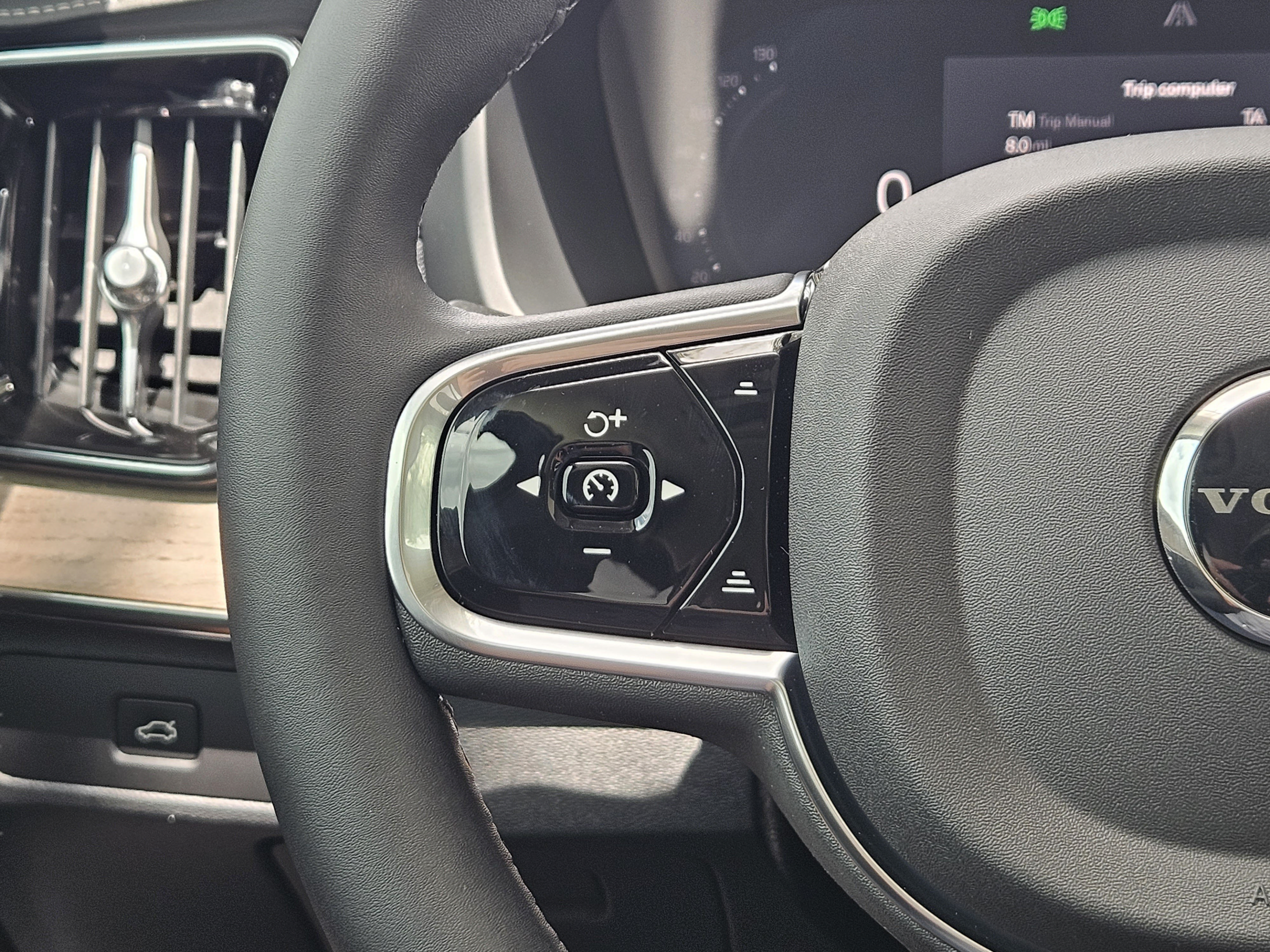 New 2026 Volvo XC90 B6 Plus w/ Protection Package Premier AWD/4WD image 23