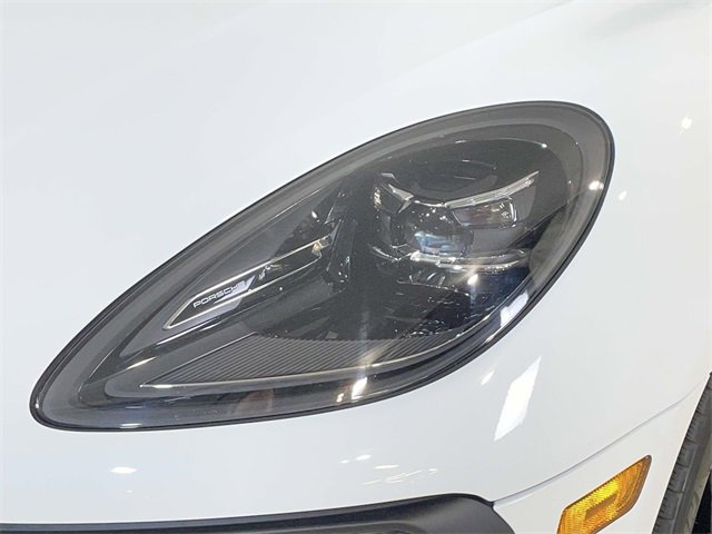 Used 2025 Porsche Macan image 11