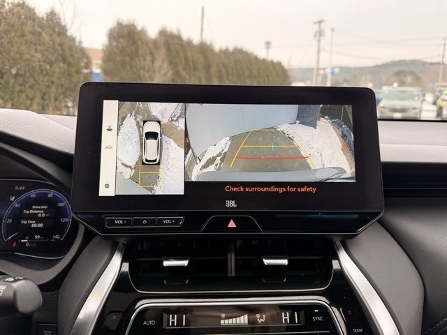 Used 2023 Toyota Venza Limited image 25