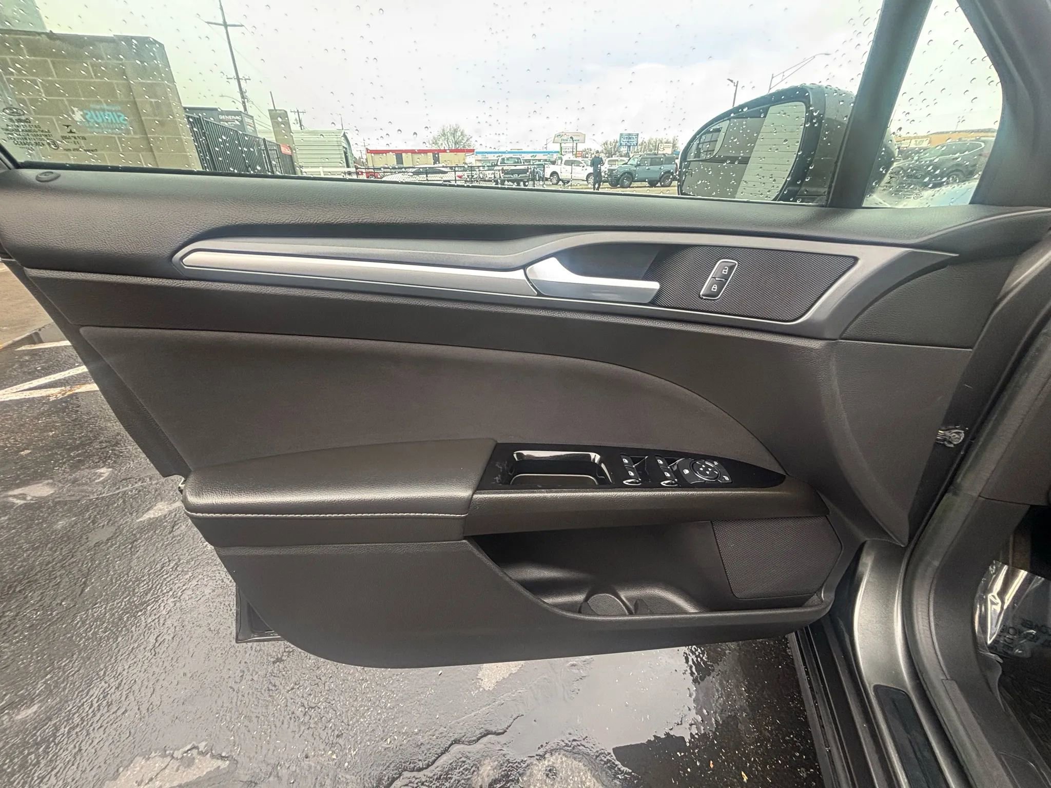 Used 2016 Ford Fusion SE image 11