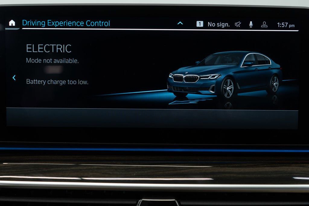 Used 2023 BMW 530e xDrive w/ Premium Package image 25