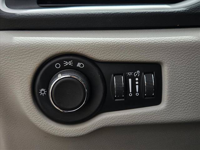 Used 2018 Chrysler Pacifica LX FWD image 19