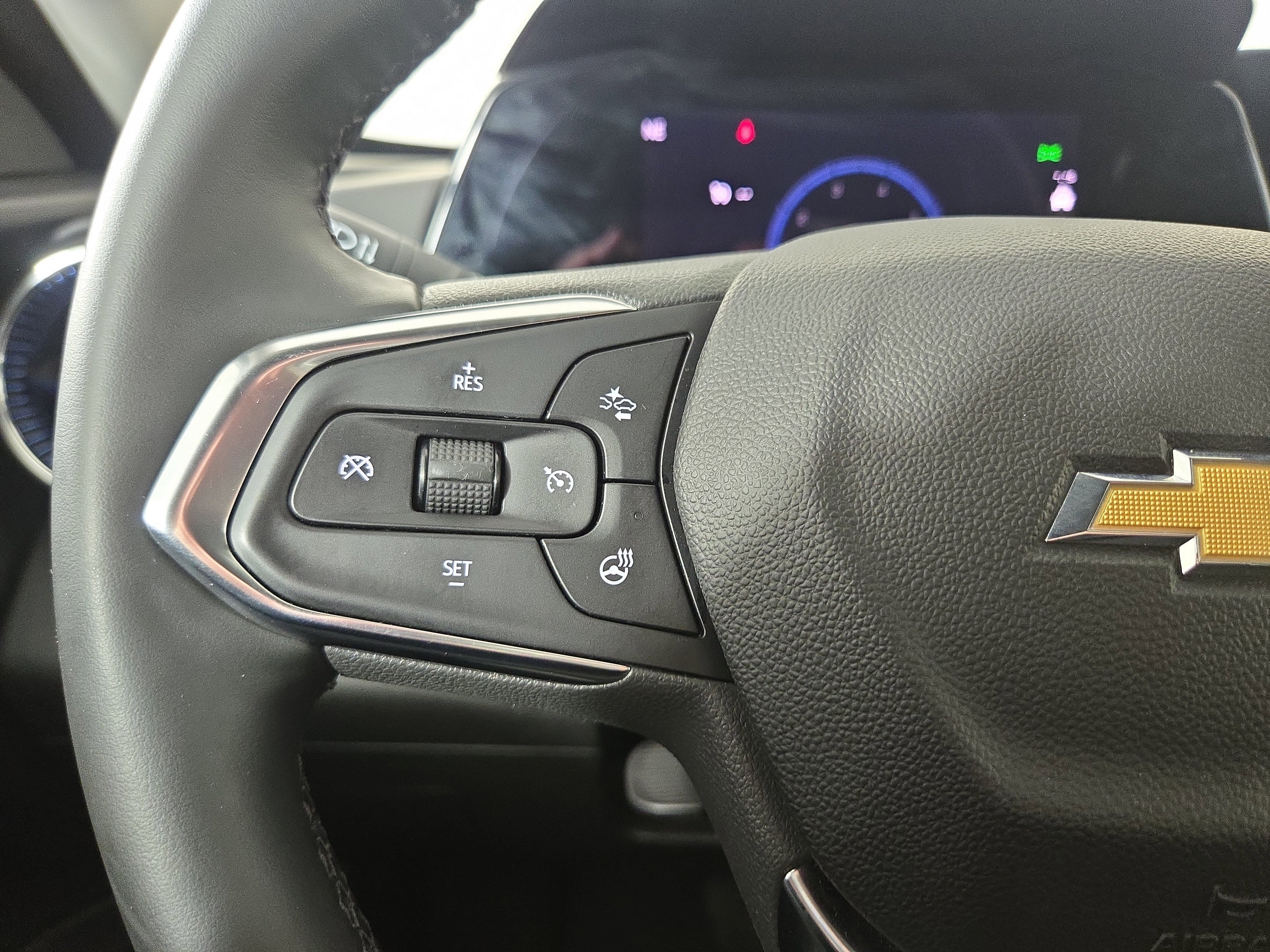 Used 2025 Chevrolet Trax LT w/ LT Convenience Package image 16