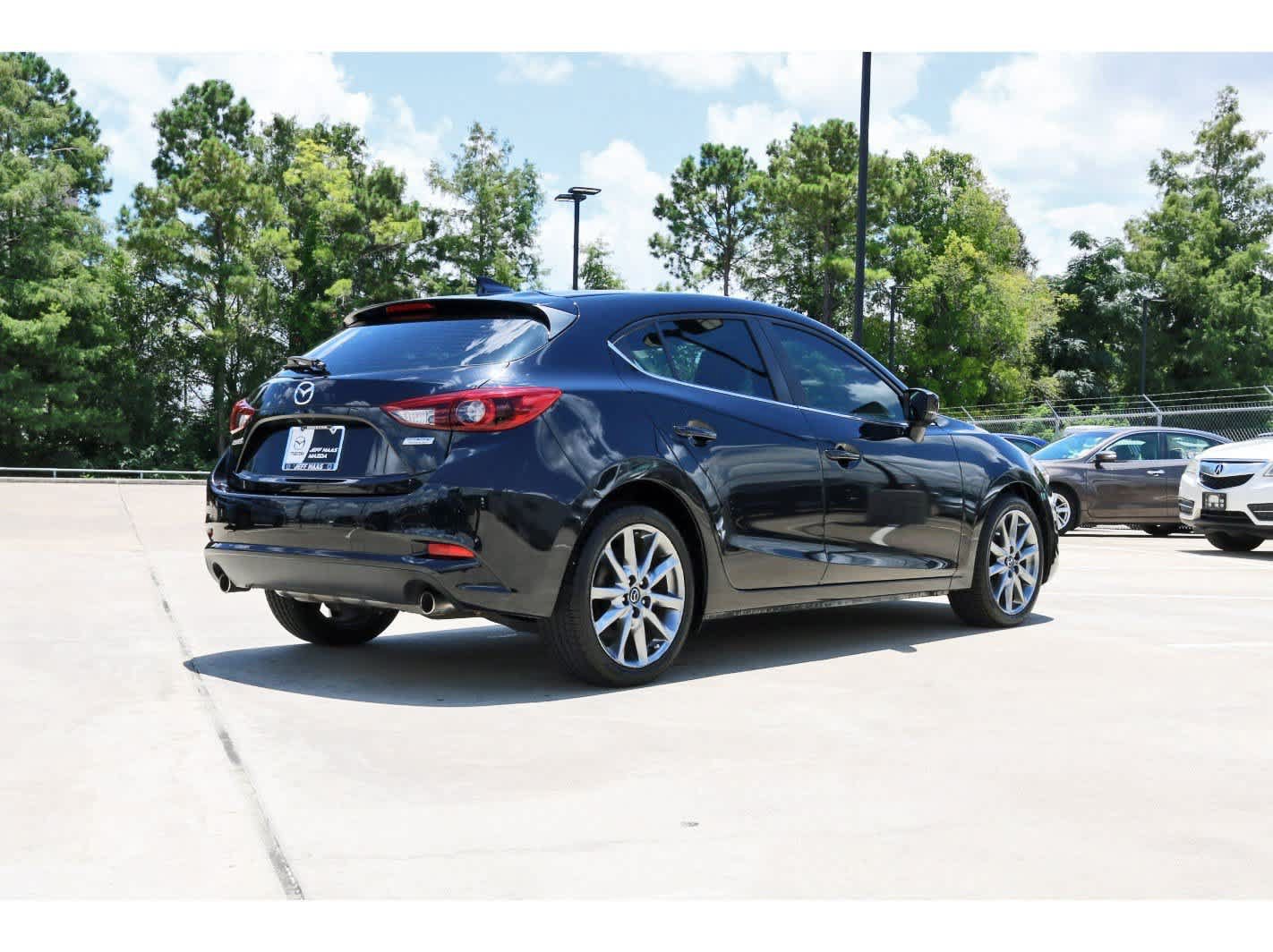 Used 2018 MAZDA MAZDA3 Grand Touring w/ Premium Equipment Package FWD image 3
