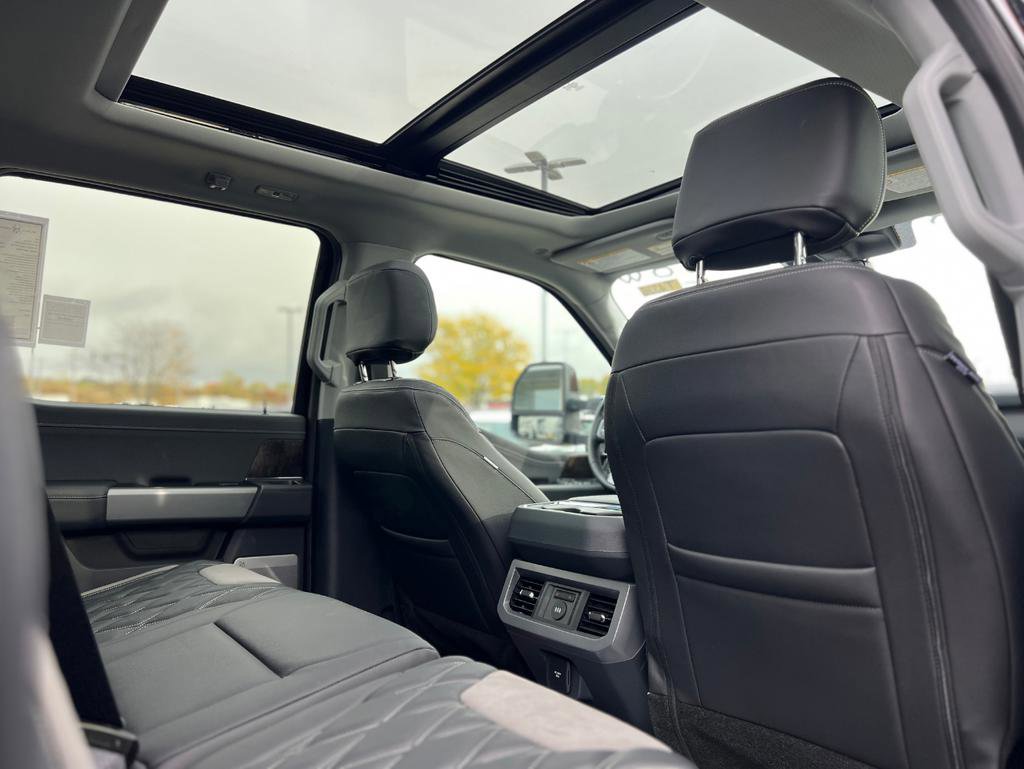 New 2026 Ford F250 Lariat w/ Black Appearance Package image 31