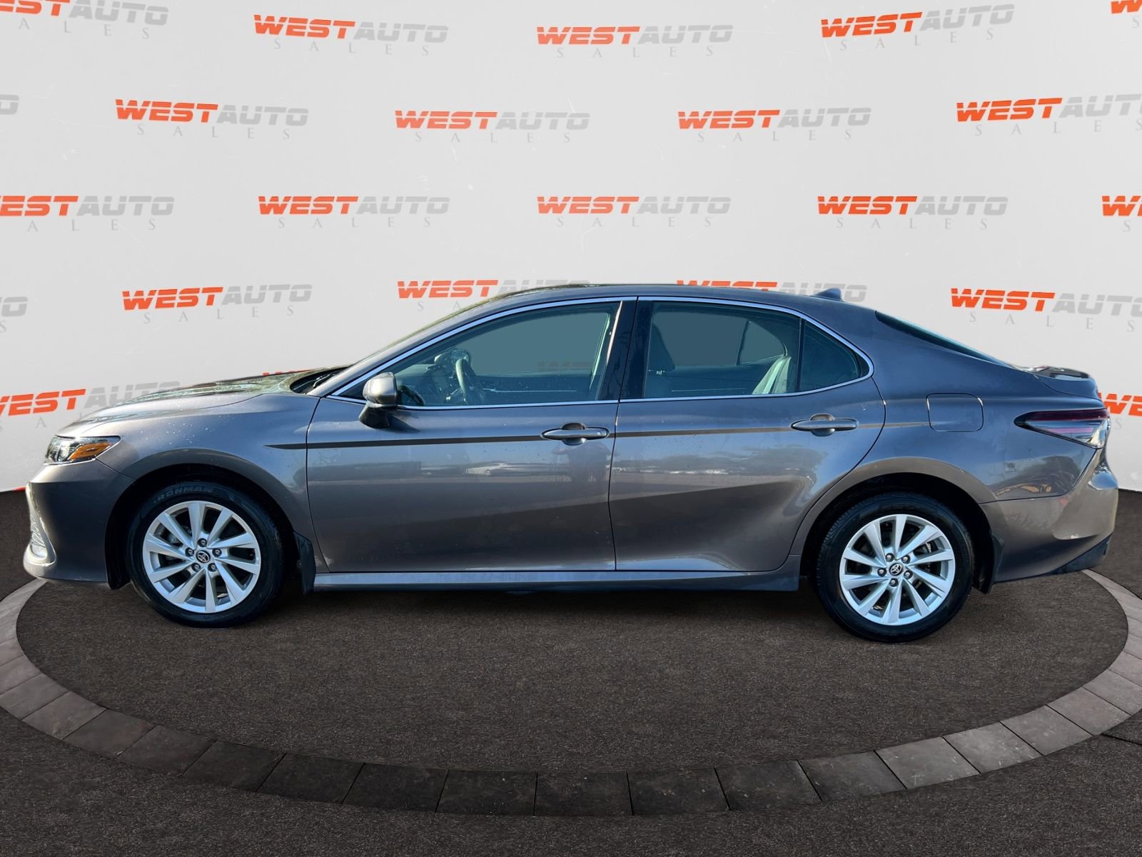 Used 2023 Toyota Camry LE image 2