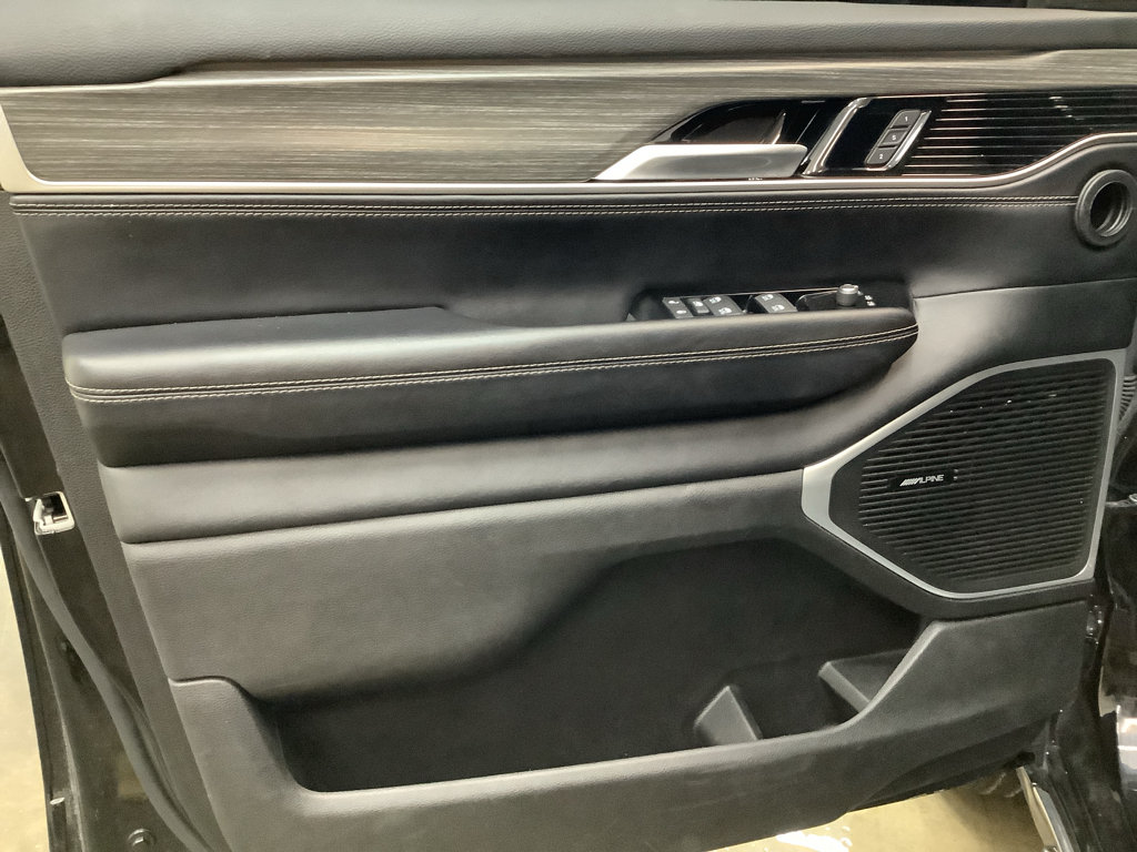 Used 2024 Jeep Wagoneer Series II AWD/4WD image 11