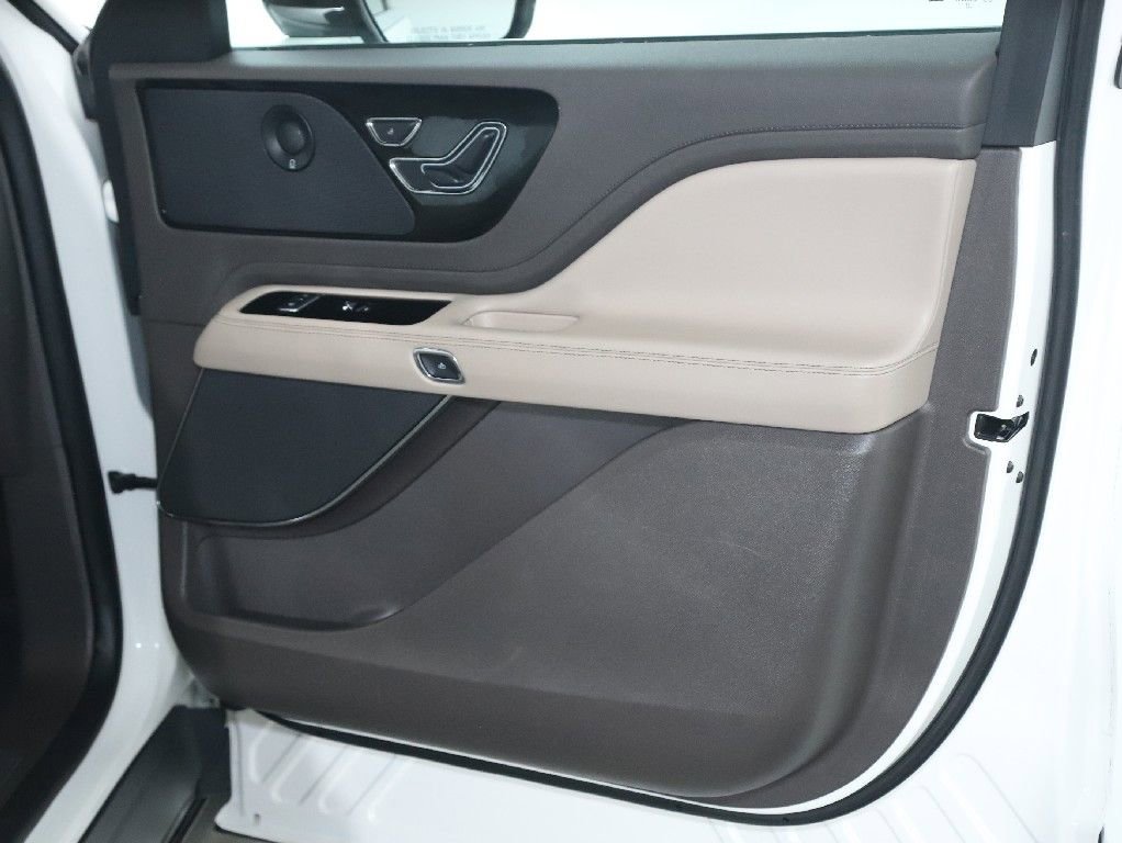 Used 2020 Lincoln Aviator Reserve w/ Equipment Group 201A image 33