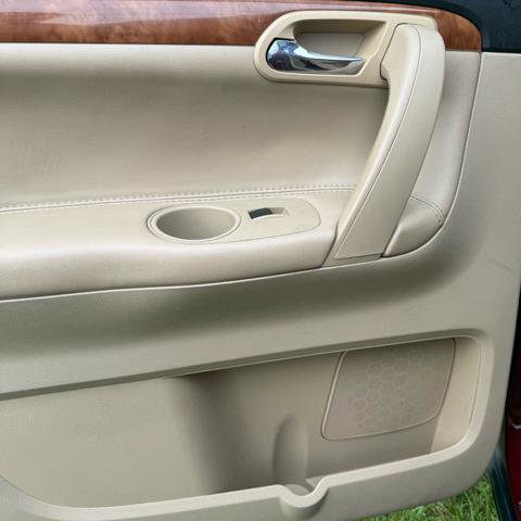 Used 2008 Saturn Outlook XR w/ Premium Trim Package image 24