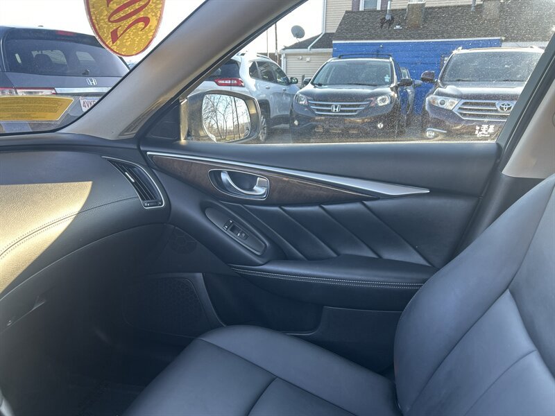 Used 2018 INFINITI Q50 Luxe w/ Essential Package (3.0T Luxe) AWD/4WD image 12