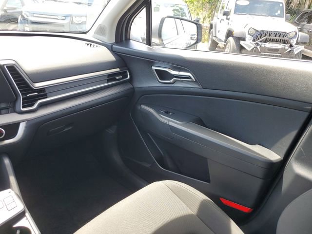 Certified 2025 Kia Sportage LX image 9