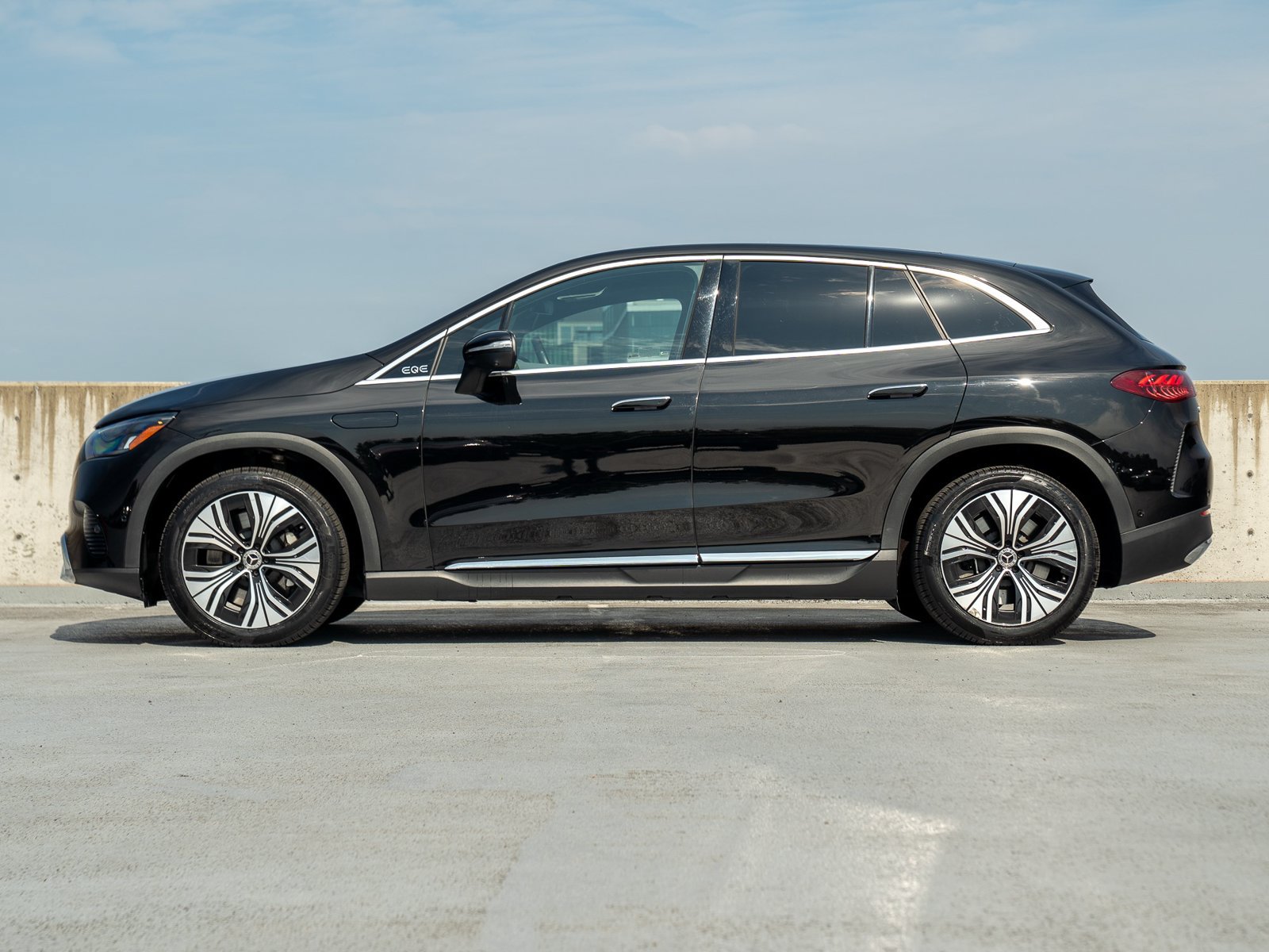 Certified 2023 Mercedes-Benz EQE 350+ 4MATIC SUV image 3