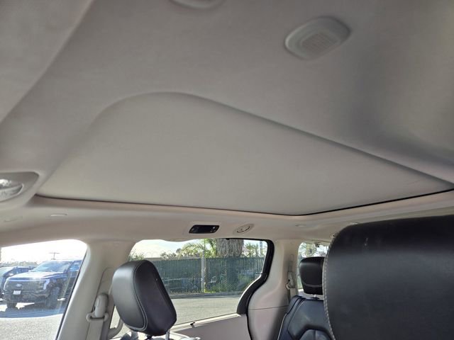 Used 2023 Chrysler Pacifica Limited image 10