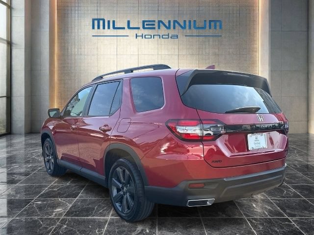 Certified 2025 Honda Pilot Sport image 3