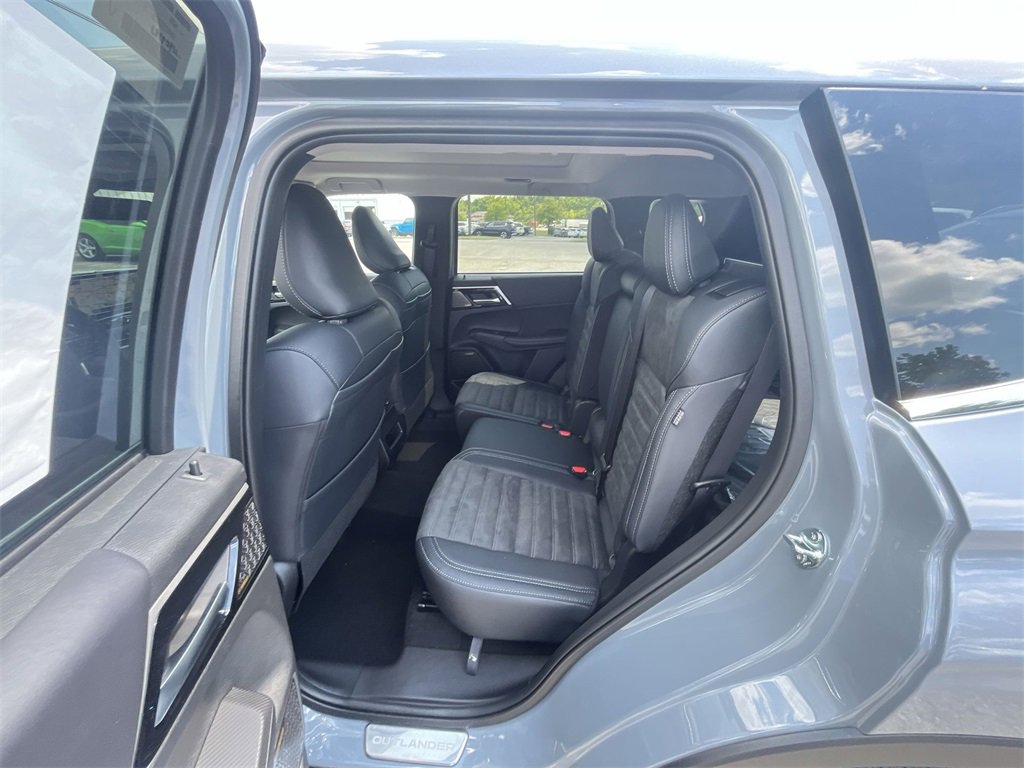 New 2025 Mitsubishi Outlander SE image 23